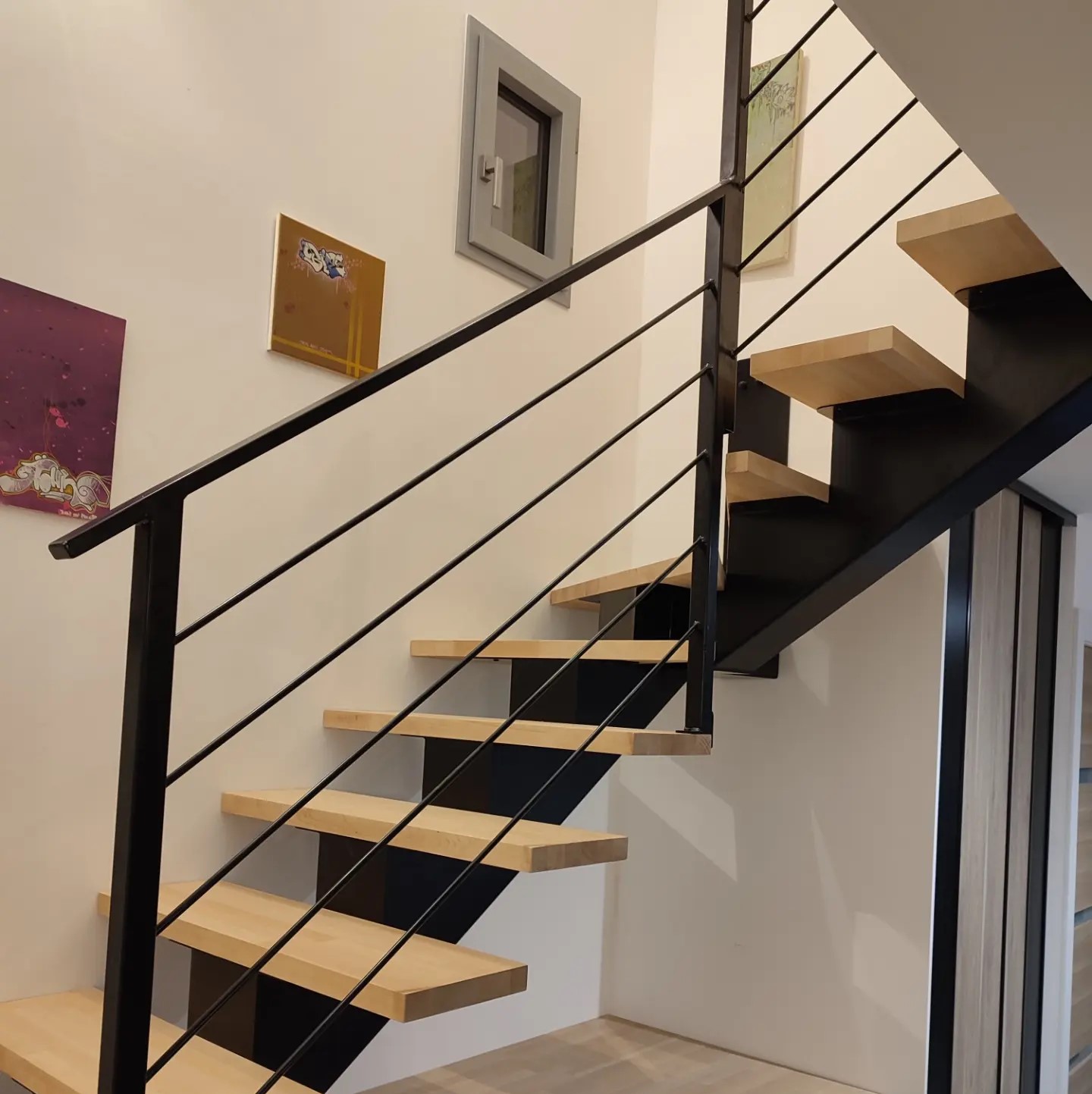 Escalier STEELLEO Exemple d'éscalier STEELLEO à bas en basset